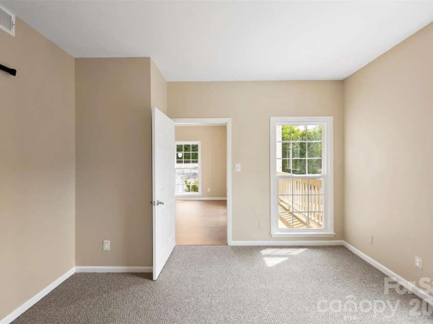 301 Queens Road, Charlotte, NC 28204.  MLS# CAR4343288, YatesRealty ID 17701. 