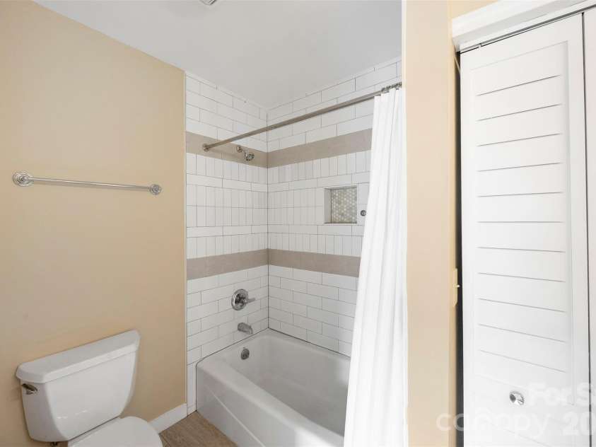 301 Queens Road, Charlotte, NC 28204.  MLS# CAR4343288, YatesRealty ID 17701. 