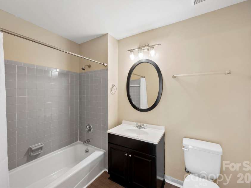 301 Queens Road, Charlotte, NC 28204.  MLS# CAR4343288, YatesRealty ID 17701. 