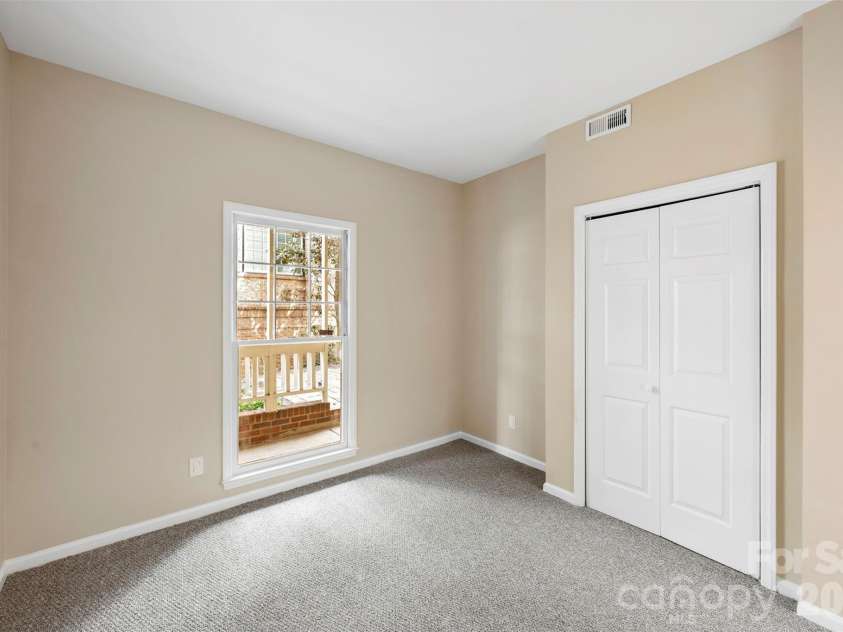 301 Queens Road, Charlotte, NC 28204.  MLS# CAR4343288, YatesRealty ID 17701. 