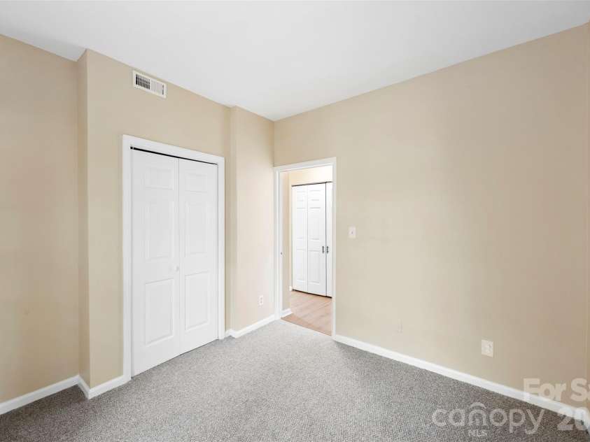 301 Queens Road, Charlotte, NC 28204.  MLS# CAR4343288, YatesRealty ID 17701. 