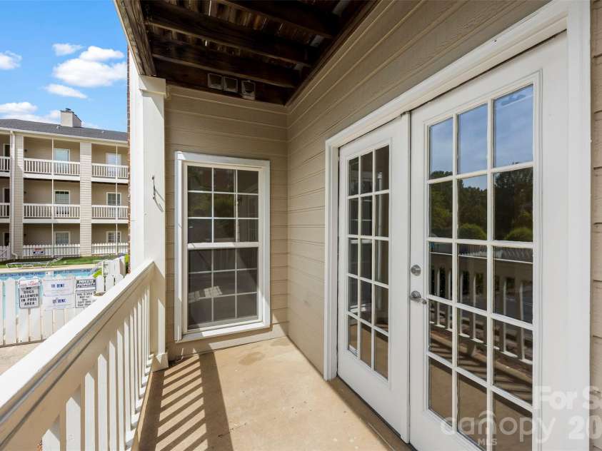 301 Queens Road, Charlotte, NC 28204.  MLS# CAR4343288, YatesRealty ID 17701. 