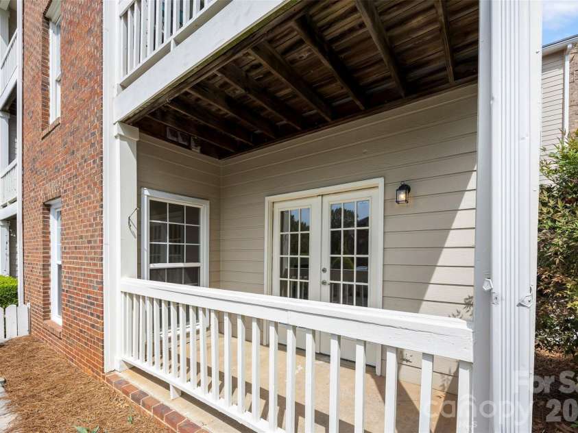 301 Queens Road, Charlotte, NC 28204.  MLS# CAR4343288, YatesRealty ID 17701. 