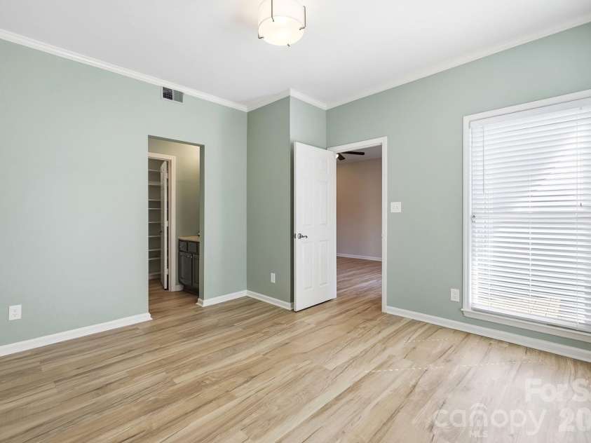 301 Queens Road, Charlotte, NC 28204.  MLS# CAR4420934, YatesRealty ID 17701. 
