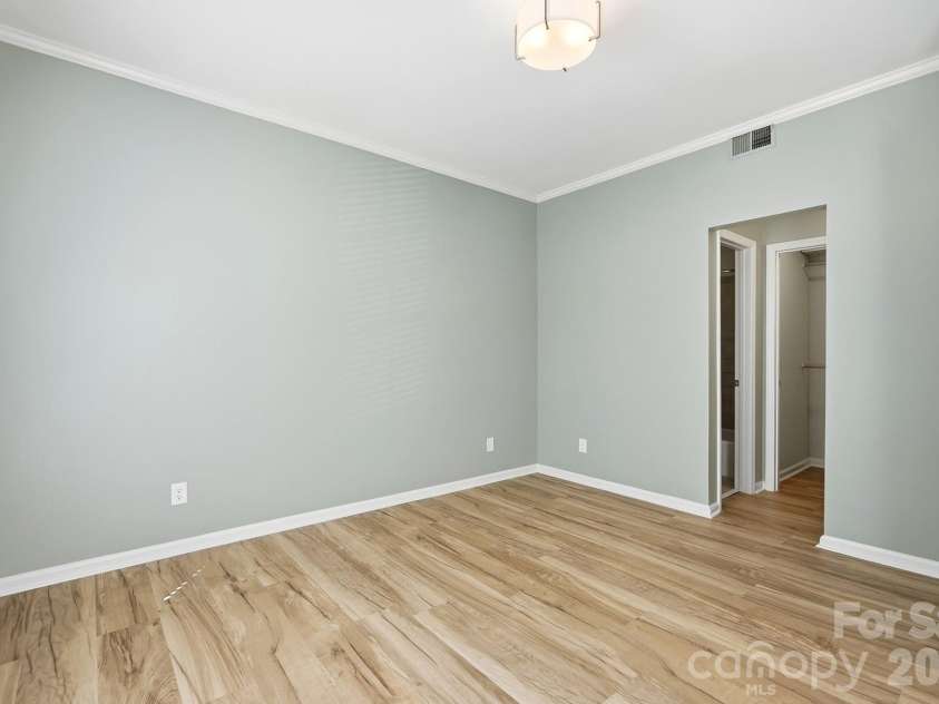 301 Queens Road, Charlotte, NC 28204.  MLS# CAR4420934, YatesRealty ID 17701. 