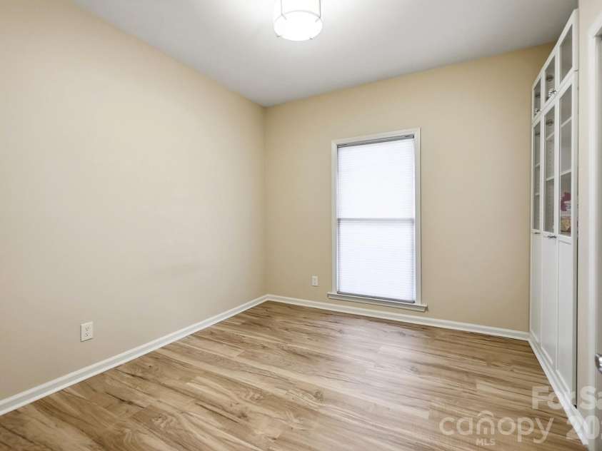 301 Queens Road, Charlotte, NC 28204.  MLS# CAR4420934, YatesRealty ID 17701. 
