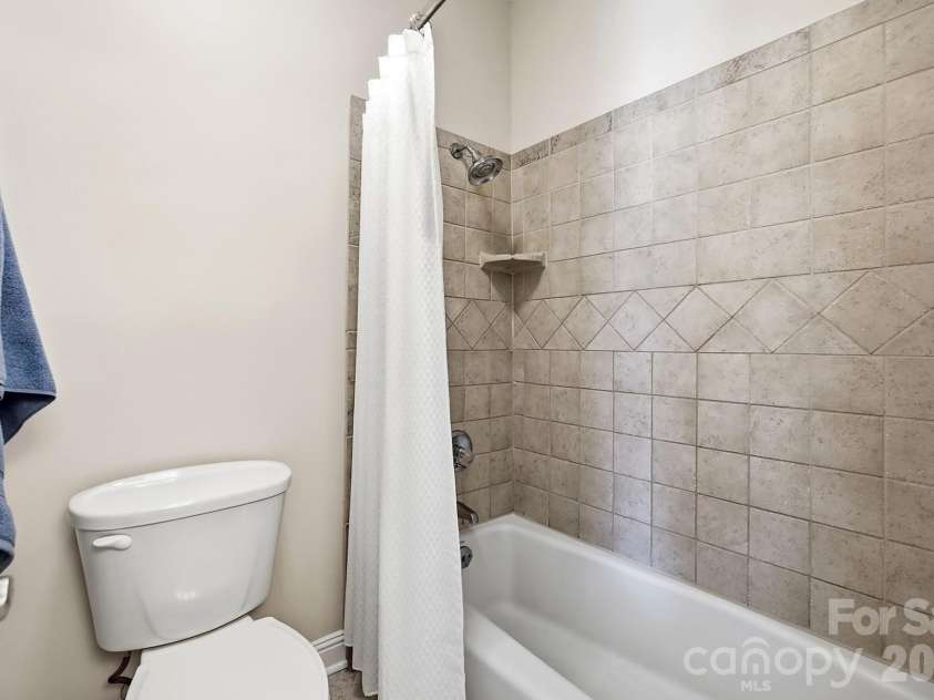 301 Queens Road, Charlotte, NC 28204.  MLS# CAR4420934, YatesRealty ID 17701. Bath area