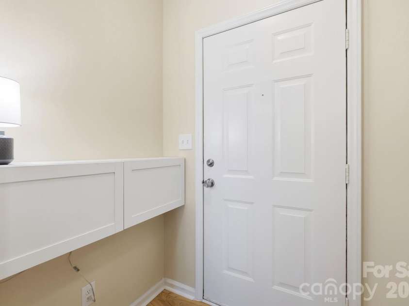 301 Queens Road, Charlotte, NC 28204.  MLS# CAR4420934, YatesRealty ID 17701. Cute entry with drop zone