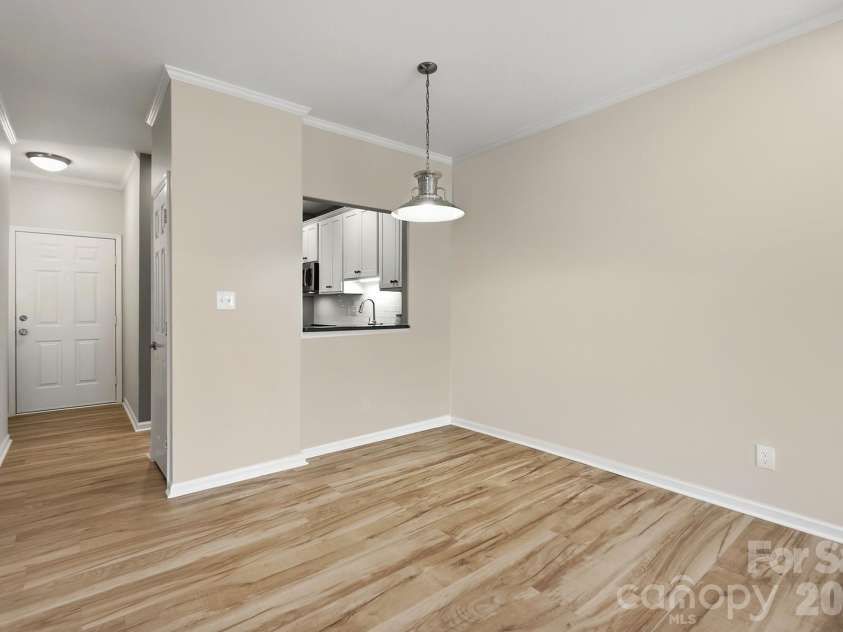 301 Queens Road, Charlotte, NC 28204.  MLS# CAR4420934, YatesRealty ID 17701. Dining area