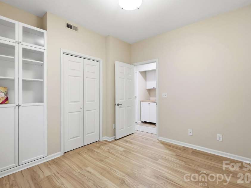 301 Queens Road, Charlotte, NC 28204.  MLS# CAR4420934, YatesRealty ID 17701. Large closet and more