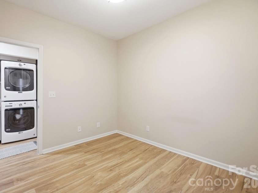 301 Queens Road, Charlotte, NC 28204.  MLS# CAR4420934, YatesRealty ID 17701. Laundry off of second bedroom