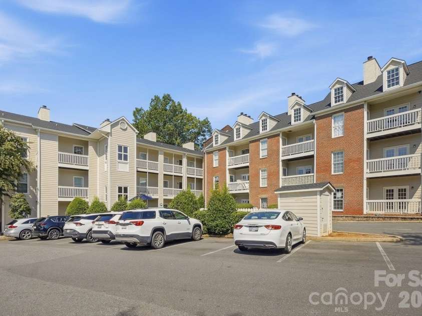 301 Queens Road, Charlotte, NC 28204.  MLS# CAR4420934, YatesRealty ID 17701. Lots of parking