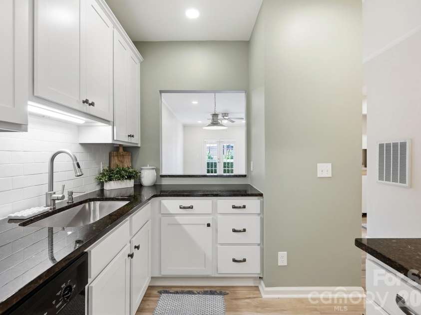 301 Queens Road, Charlotte, NC 28204.  MLS# CAR4420934, YatesRealty ID 17701. Lots of space and storage