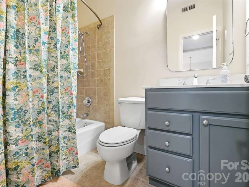 301 Queens Road, Charlotte, NC 28204.  MLS# CAR4420934, YatesRealty ID 17701. Second bath