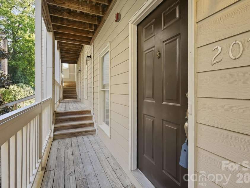 301 Queens Road, Charlotte, NC 28204.  MLS# CAR4420934, YatesRealty ID 17701. Second floor