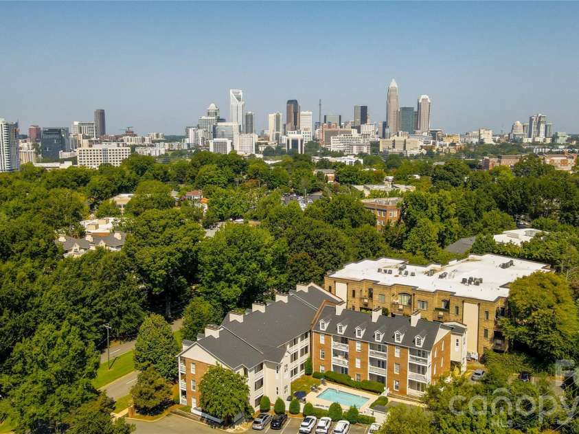 301 Queens Road, Charlotte, NC 28204.  MLS# CAR4420934, YatesRealty ID 17701. So close to uptown Charlotte