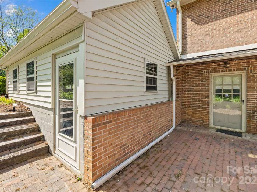 4896 Pageland Highway, Lancaster, SC 29720.  MLS# CAR4246067, YatesRealty ID 17701. Greenhouse with AC & heat