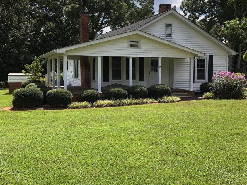 4896 Pageland Highway, Lancaster, SC 29720.  MLS# CAR4246067, YatesRealty ID 17701. White house - Front
