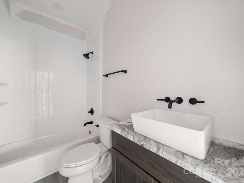 29 Wild Deer Trail, Zirconia, NC 28790.  MLS# CAR4243690, YatesRealty ID 17702. 2nd full bath upper level