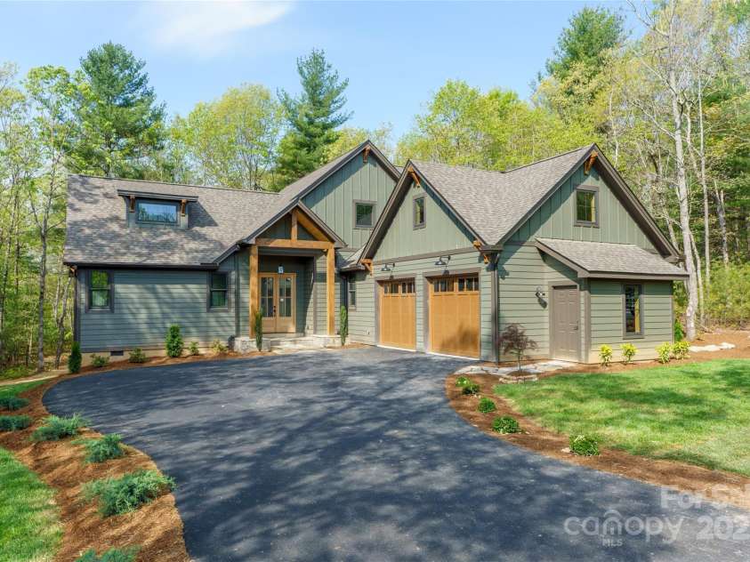 29 Wild Deer Trail, Zirconia, NC 28790.  MLS# CAR4243690, YatesRealty ID 17702. 