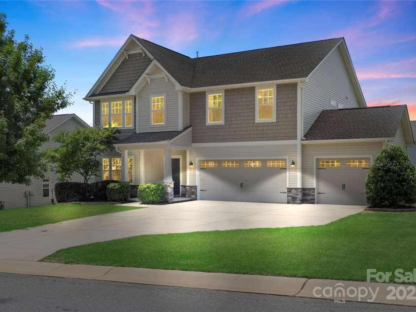 3211 Gilroy Drive, Fort Mill, SC 29707.  MLS# CAR4256495, YatesRealty ID 17704. 