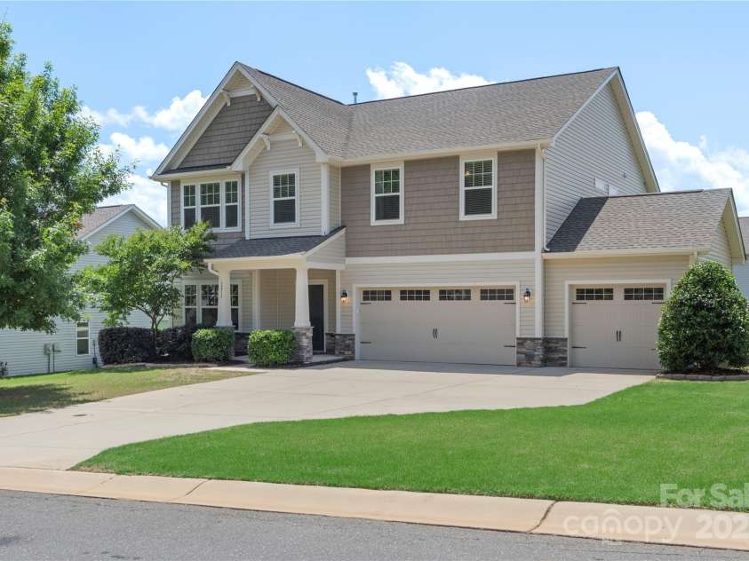 3211 Gilroy Drive, Fort Mill, SC 29707.  MLS# CAR4256495, YatesRealty ID 17704. 