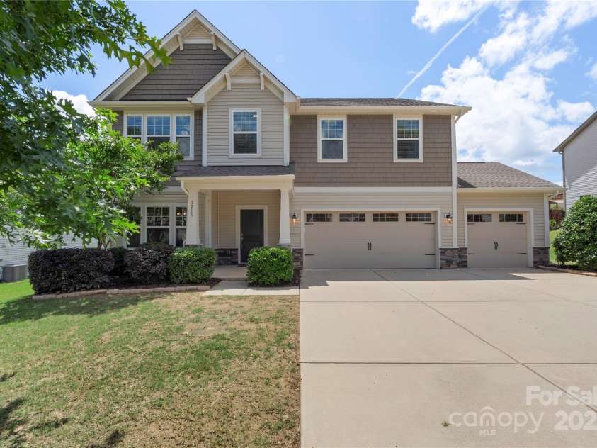 3211 Gilroy Drive, Fort Mill, SC 29707.  MLS# CAR4256495, YatesRealty ID 17704. 