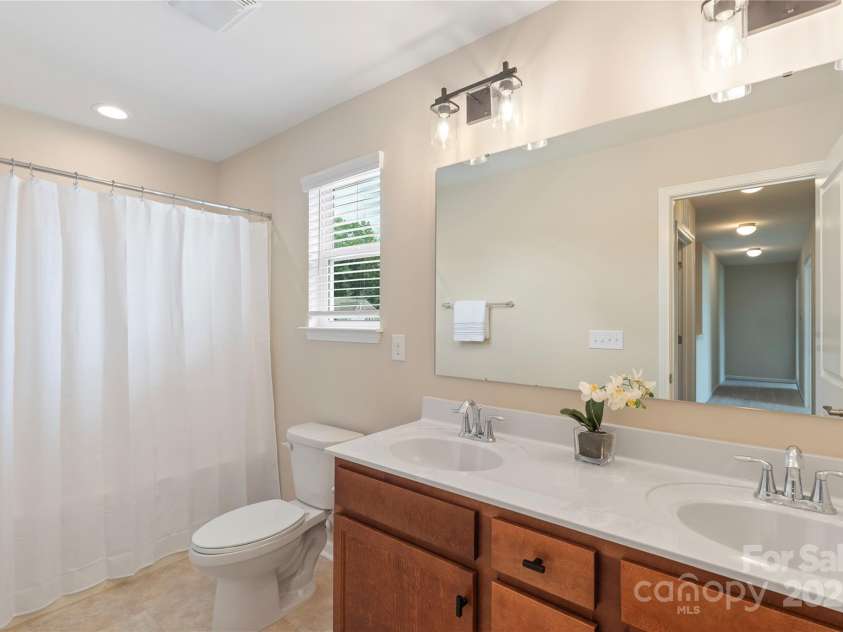 3211 Gilroy Drive, Fort Mill, SC 29707.  MLS# CAR4256495, YatesRealty ID 17704. 