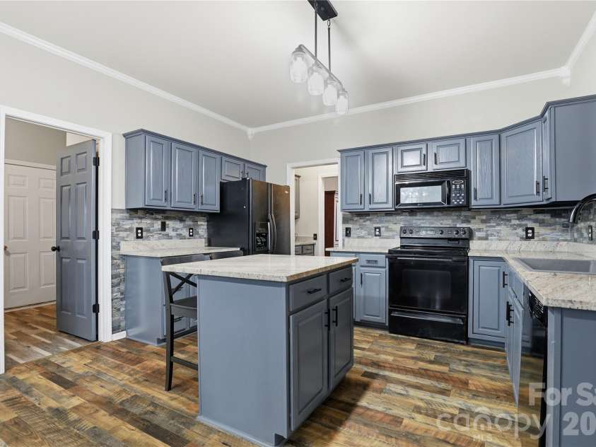 4018 Manor House Drive, Charlotte, NC 28270.  MLS# CAR4366280, YatesRealty ID 17704. 