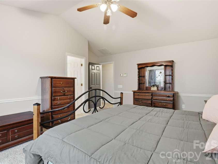 4018 Manor House Drive, Charlotte, NC 28270.  MLS# CAR4366280, YatesRealty ID 17704. 
