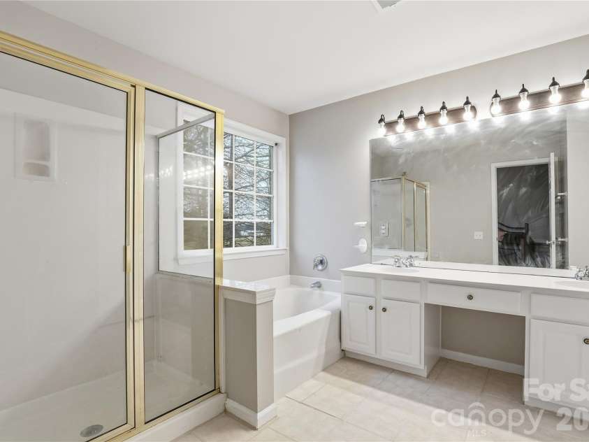 4018 Manor House Drive, Charlotte, NC 28270.  MLS# CAR4366280, YatesRealty ID 17704. 
