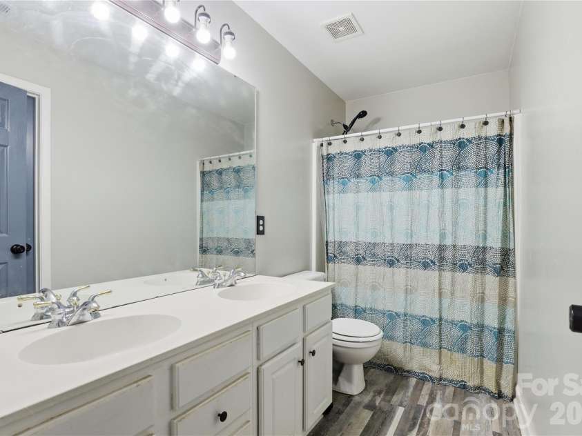 4018 Manor House Drive, Charlotte, NC 28270.  MLS# CAR4366280, YatesRealty ID 17704. 