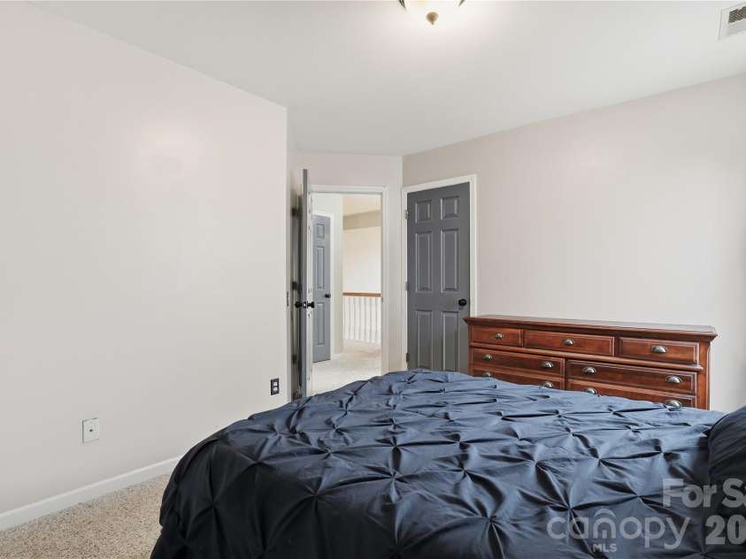 4018 Manor House Drive, Charlotte, NC 28270.  MLS# CAR4366280, YatesRealty ID 17704. 