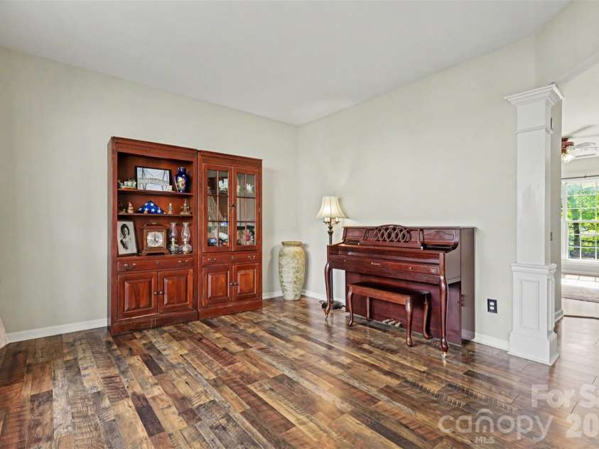 4018 Manor House Drive, Charlotte, NC 28270.  MLS# CAR4366280, YatesRealty ID 17704. 