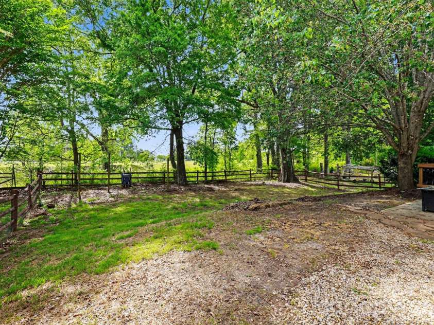 4018 Manor House Drive, Charlotte, NC 28270.  MLS# CAR4366280, YatesRealty ID 17704. 