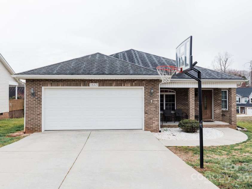 1643 Mayfair Drive, Conover, NC 28613.  MLS# CAR4243234, YatesRealty ID 17705. 