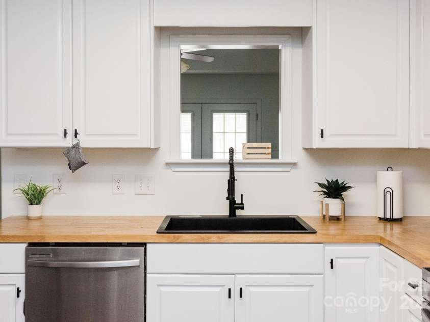 1643 Mayfair Drive, Conover, NC 28613.  MLS# CAR4243234, YatesRealty ID 17705. 