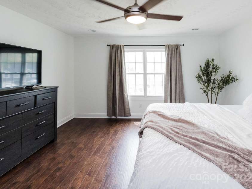 1643 Mayfair Drive, Conover, NC 28613.  MLS# CAR4243234, YatesRealty ID 17705. 