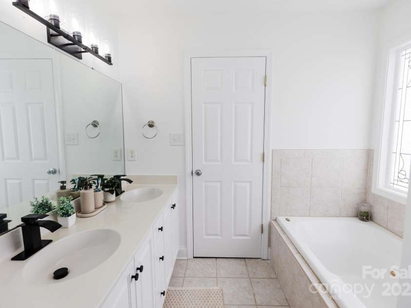 1643 Mayfair Drive, Conover, NC 28613.  MLS# CAR4243234, YatesRealty ID 17705. 