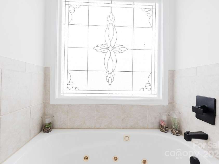 1643 Mayfair Drive, Conover, NC 28613.  MLS# CAR4243234, YatesRealty ID 17705. 