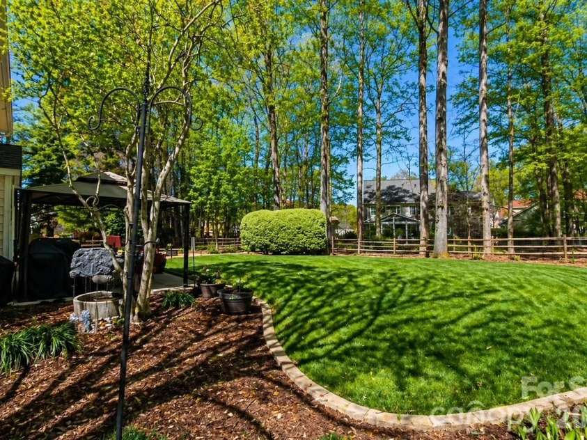 4600 Hanging Ivy Drive, Charlotte, NC 28215.  MLS# CAR4365174, YatesRealty ID 17705. 