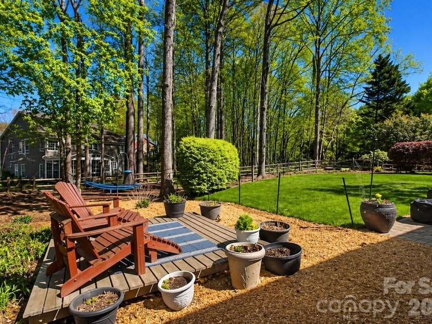 4600 Hanging Ivy Drive, Charlotte, NC 28215.  MLS# CAR4365174, YatesRealty ID 17705. 