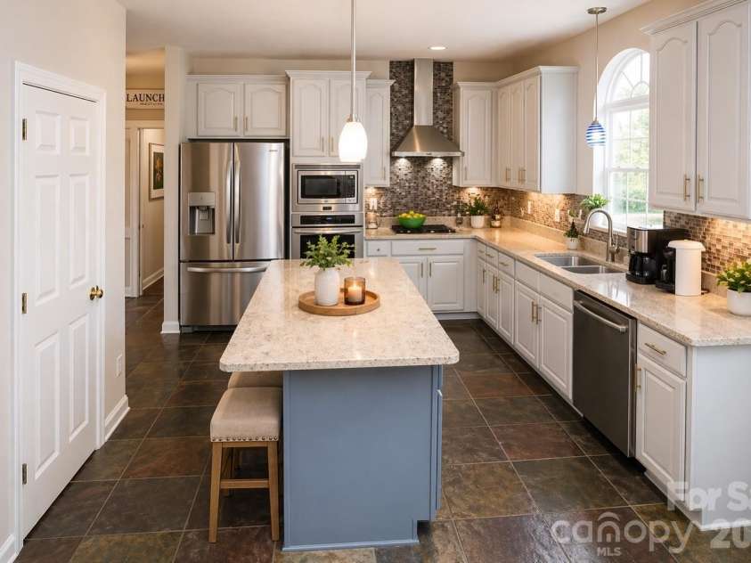 4600 Hanging Ivy Drive, Charlotte, NC 28215.  MLS# CAR4365174, YatesRealty ID 17705. 