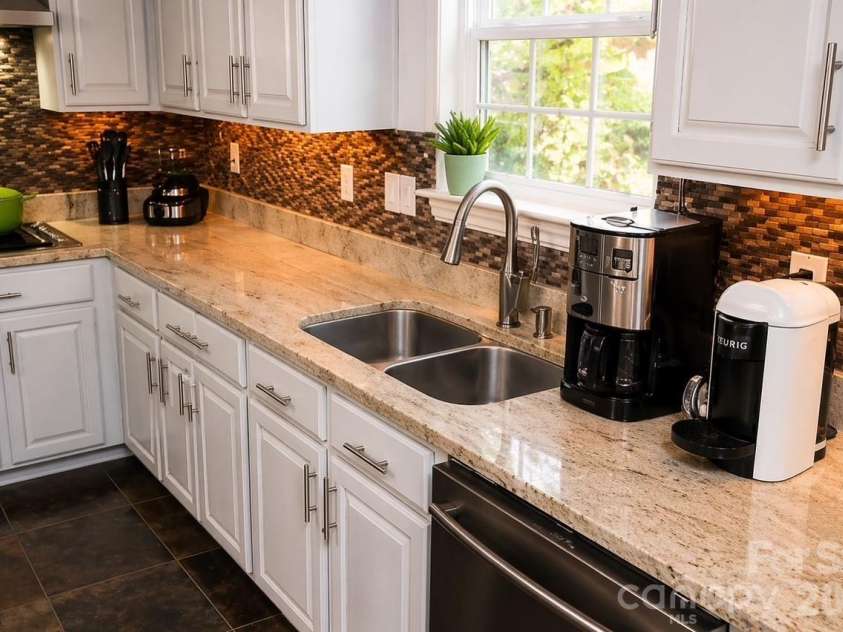 4600 Hanging Ivy Drive, Charlotte, NC 28215.  MLS# CAR4365174, YatesRealty ID 17705. 