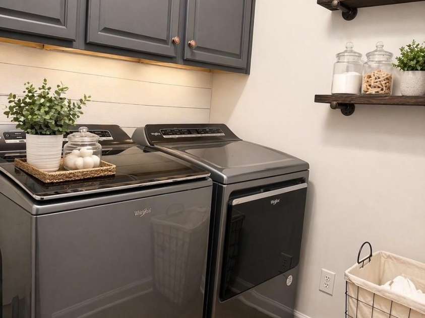 4600 Hanging Ivy Drive, Charlotte, NC 28215.  MLS# CAR4365174, YatesRealty ID 17705. 