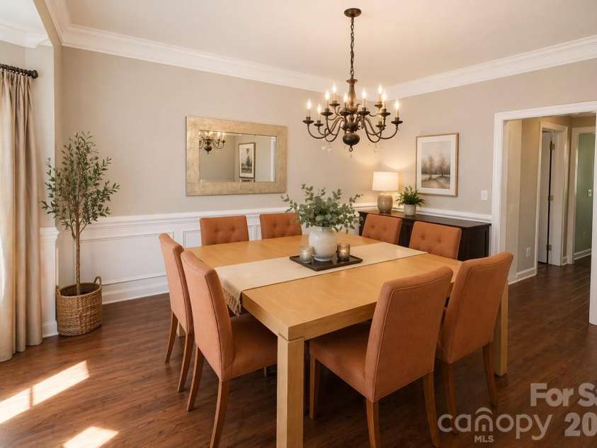 4600 Hanging Ivy Drive, Charlotte, NC 28215.  MLS# CAR4365174, YatesRealty ID 17705. 