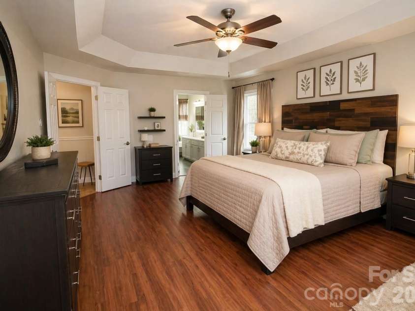 4600 Hanging Ivy Drive, Charlotte, NC 28215.  MLS# CAR4365174, YatesRealty ID 17705. 