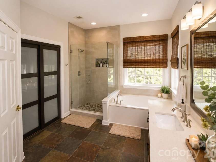 4600 Hanging Ivy Drive, Charlotte, NC 28215.  MLS# CAR4365174, YatesRealty ID 17705. 