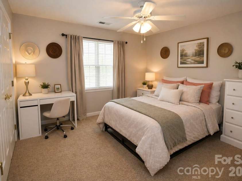 4600 Hanging Ivy Drive, Charlotte, NC 28215.  MLS# CAR4365174, YatesRealty ID 17705. 