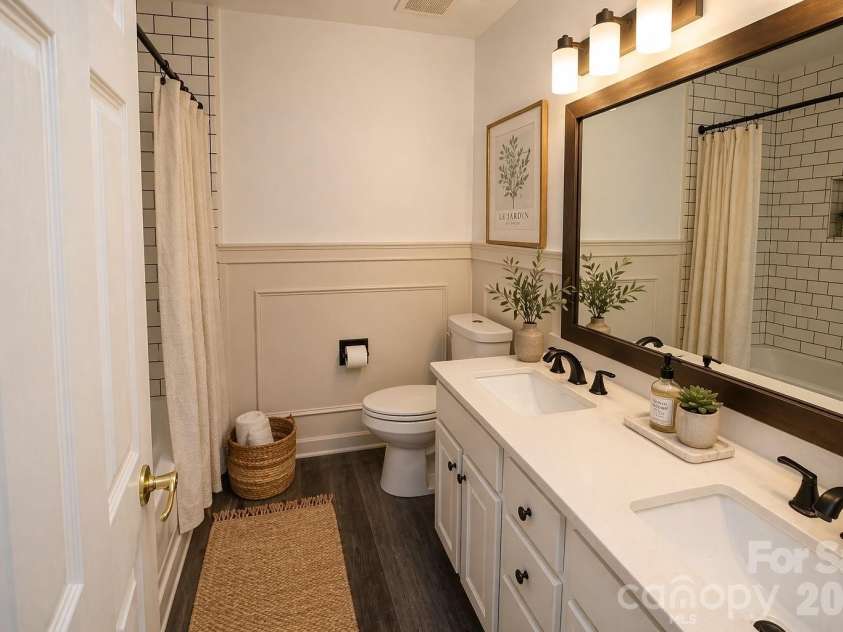 4600 Hanging Ivy Drive, Charlotte, NC 28215.  MLS# CAR4365174, YatesRealty ID 17705. 